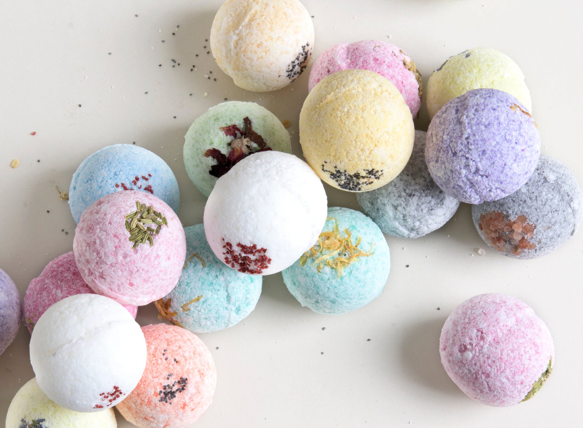 lizushbathbombsgiftset11balls6crop